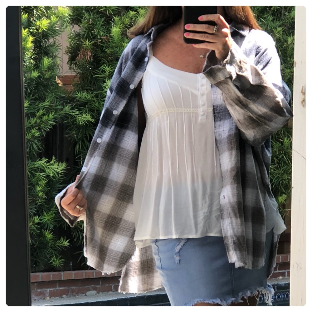 LAST// ⭐️BUYERS FAVE FLANNEL⭐️ - Picture 2 of 8